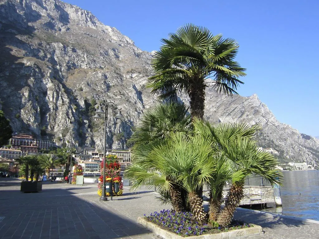 Bed & Breakfast Albergo Villa Lori Limone sul Garda Italy